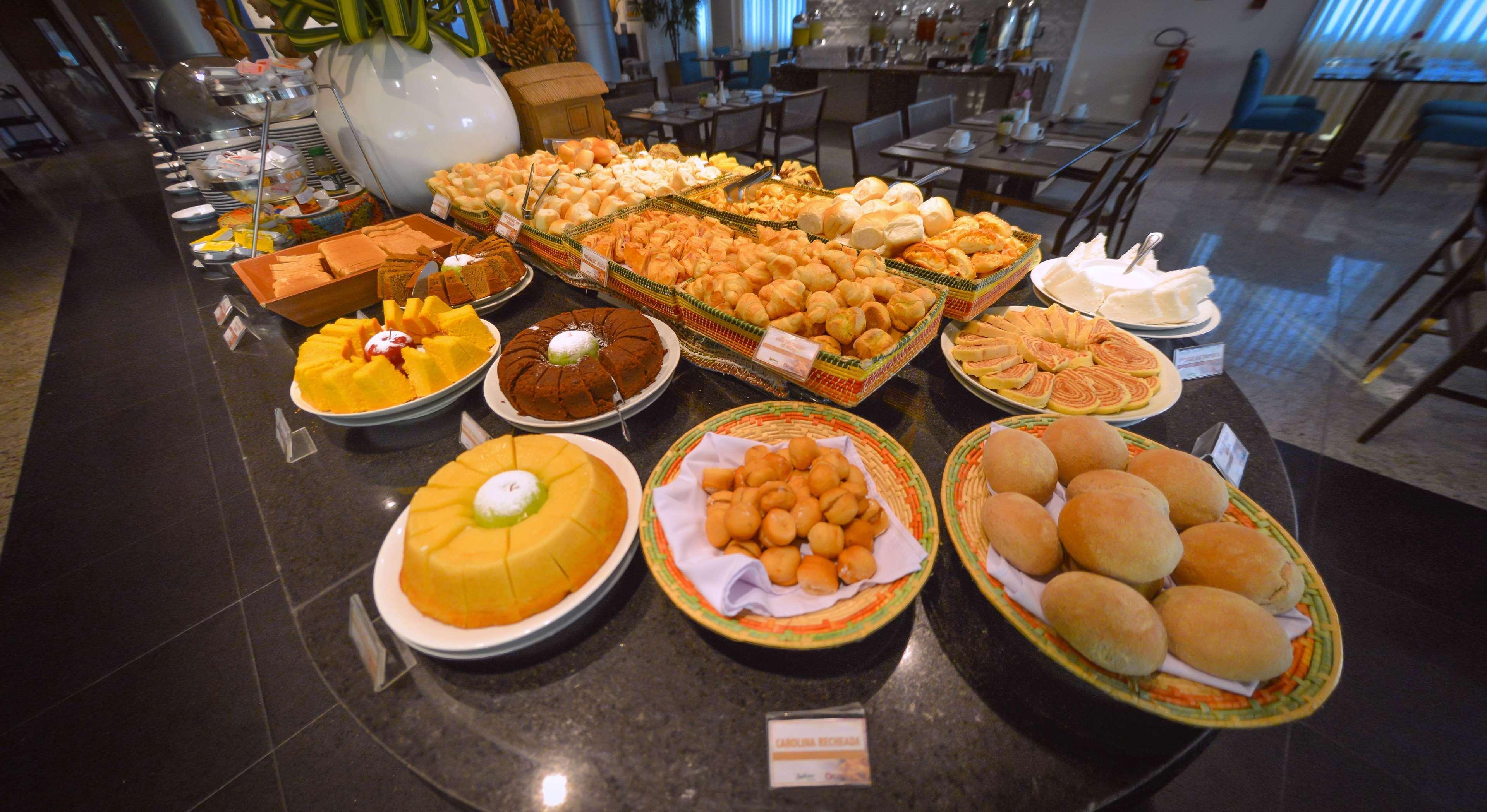 Best Western Premier Maceio Eksteriør billede A selection of puddings and cakes