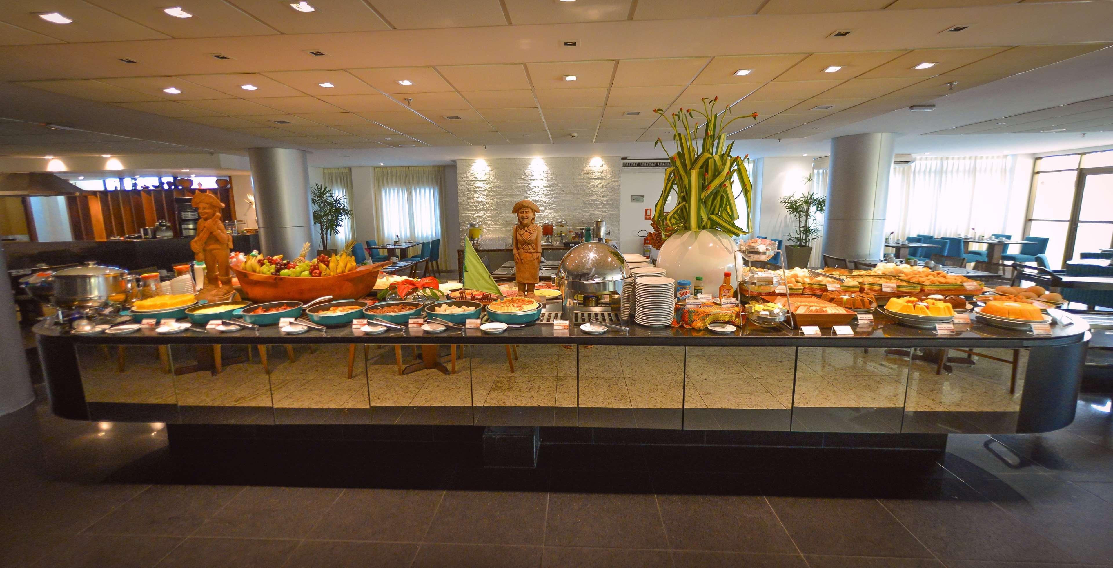 Best Western Premier Maceio Eksteriør billede A buffet at a hotel