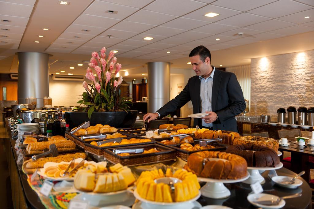 Best Western Premier Maceio Eksteriør billede A buffet at a hotel